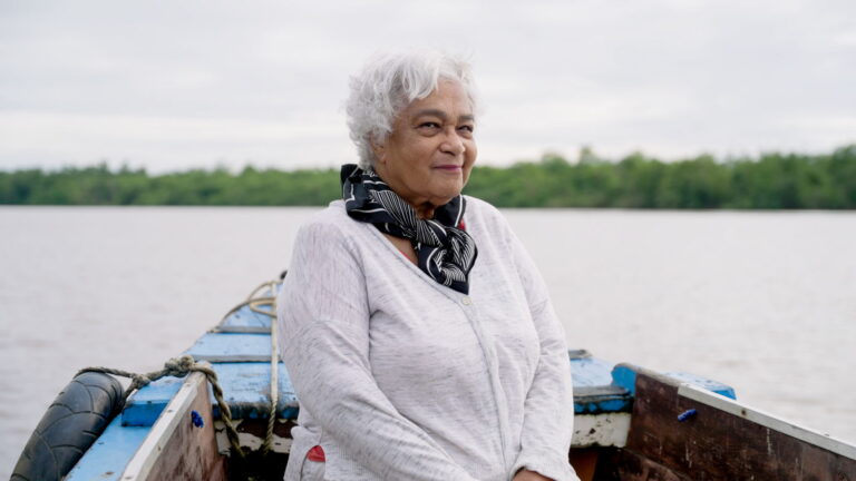 Cynthia McLeod in een documentair portret van Mildred Roethoef